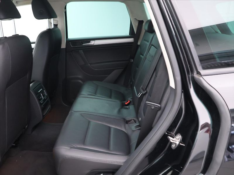 Volkswagen Touareg 3,0 TDI V6 193kW 4x4 Tažné - fotka 14 z 34