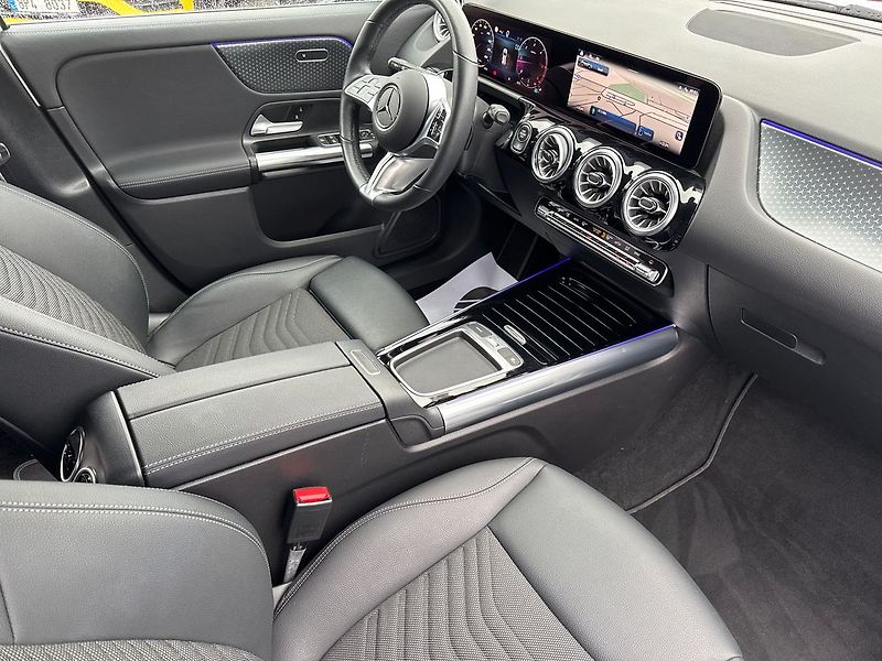 Mercedes-Benz GLA 200d 4MATIC - fotka 12 z 21