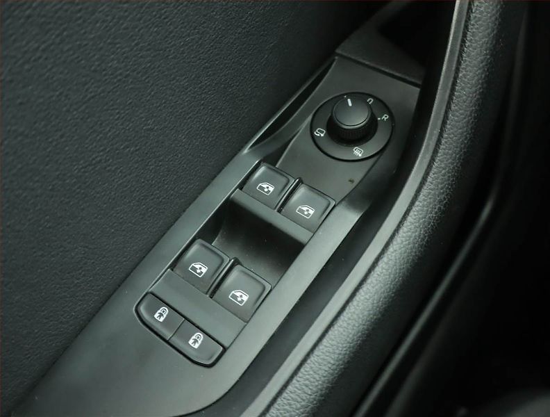 Škoda Superb (2021) 2.0 TDI, Serv.kniha, Navi - fotka 15 z 15