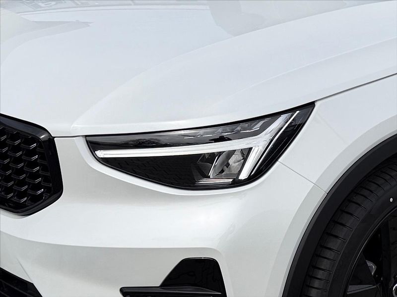 Volvo XC40 2,0 Plus B3 Black Edition 3760 - fotka 5 z 14