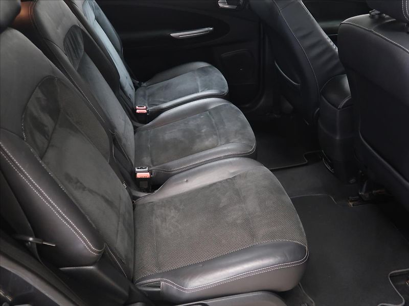 Ford S-MAX 2,0 TDCi 96KW AT Titanium - fotka 14 z 31