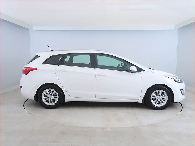 Hyundai i30 (2014) 1.6 CRDi, ČR,1.maj, Serv.kniha - fotka 6 z 16