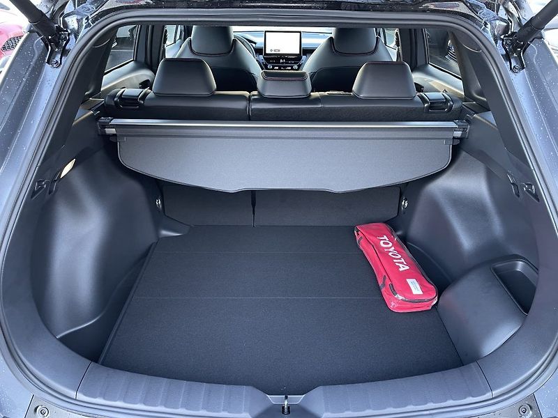 Toyota Corolla Cross 2.0 Hybrid GR Sport - fotka 6 z 30