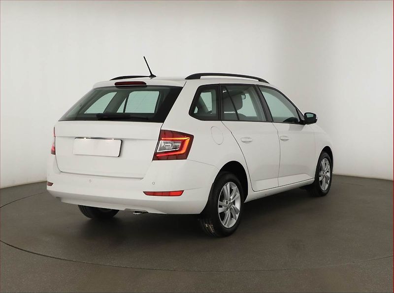 Škoda Fabia (2021) Style 1.0 TSI, ČR,1.maj - fotka 5 z 15
