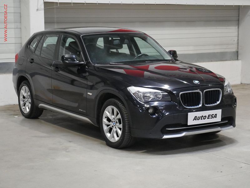 BMW X1 (2010) 2.0 D xDrive18d, AC, park - fotka 1 z 14