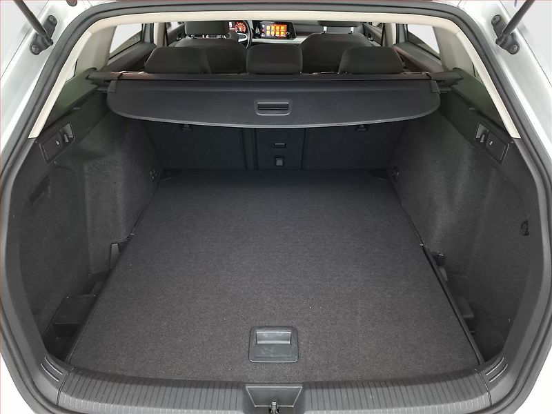 Volkswagen Golf (2021) Life 1.5 TSI, Serv.kniha - fotka 13 z 19