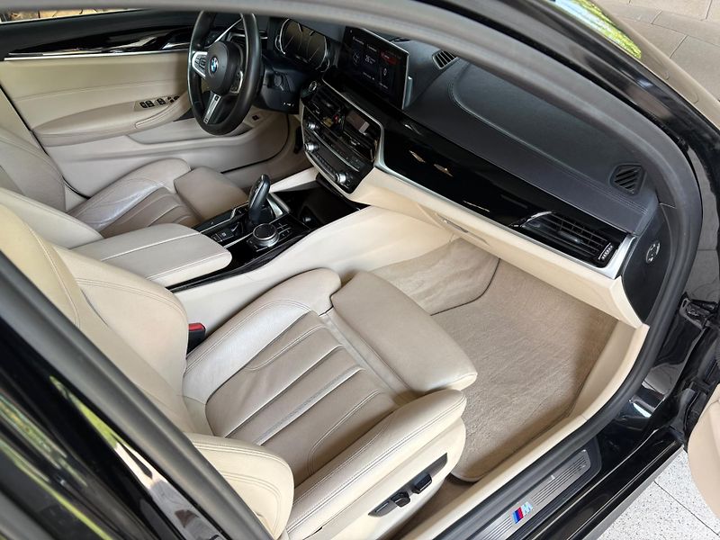 BMW Řada 5 (2019) 540i Xdrive Mpaket - fotka 11 z 12