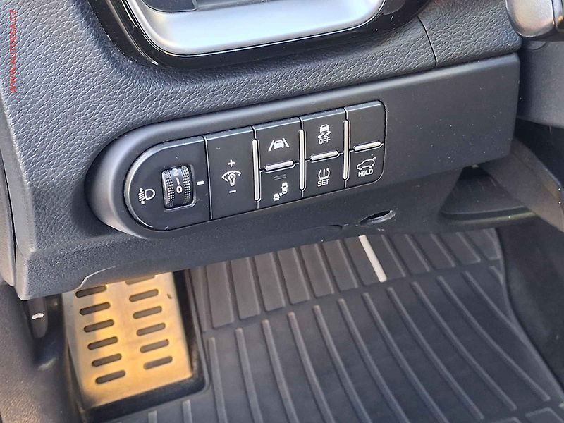 Kia Ceed (2023) 1.5 T-GDi, 2.maj,ČR, GT-line - fotka 12 z 19