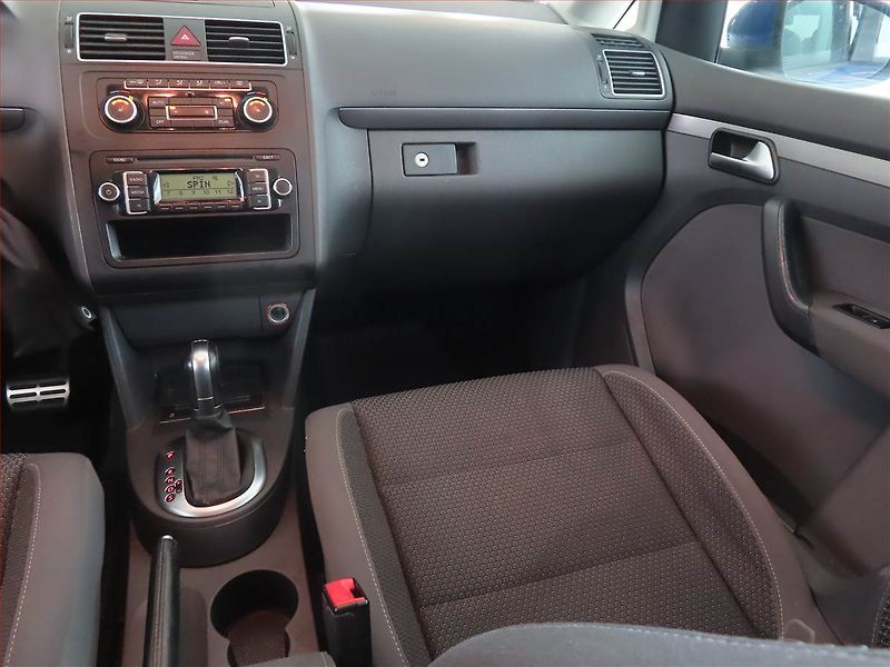 Volkswagen Touran (2011) 2.0 TDI, Automat, Tempomat - fotka 8 z 15