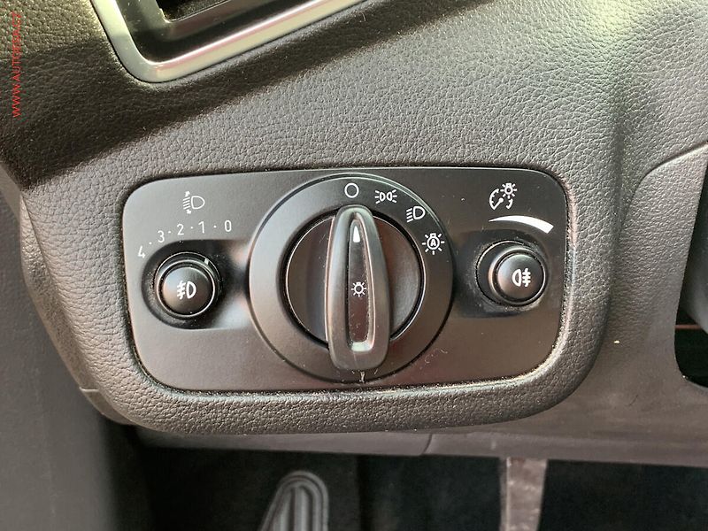 Ford Kuga (2015) 1.5 EB, AC, TZ, park.čidla - fotka 17 z 19