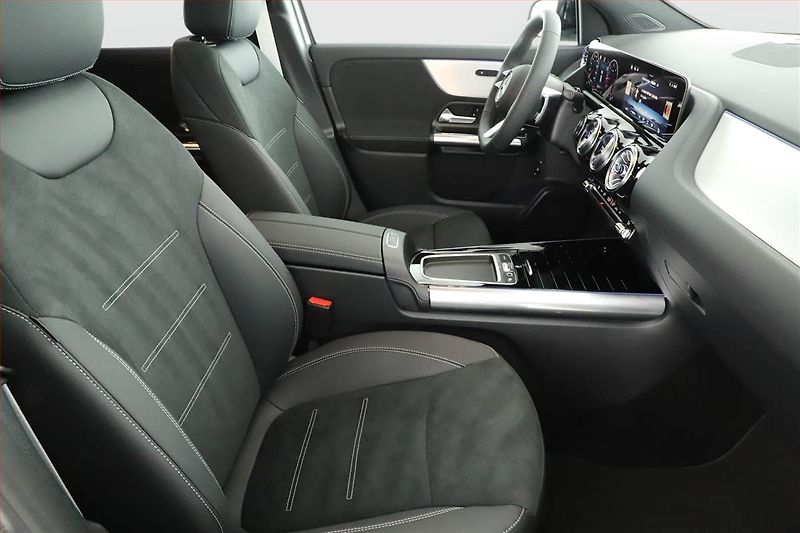 Mercedes-Benz GLA (2025) 200 d, AMG Line, Navigace - fotka 7 z 20