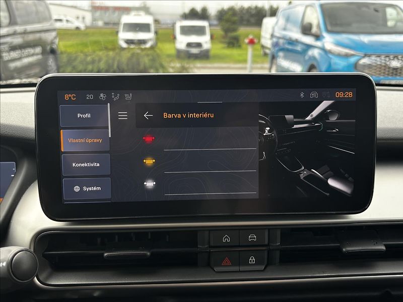 Jeep Avenger 1,2 Turbo e-hybrid Summit - fotka 30 z 42