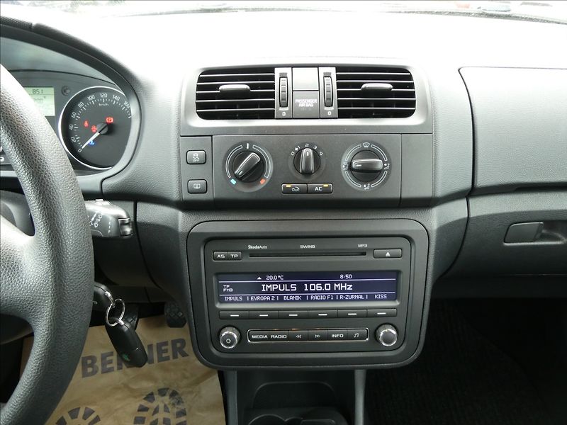 Škoda Fabia 1,2 TSi 63kW 2x kola, klima - fotka 19 z 38