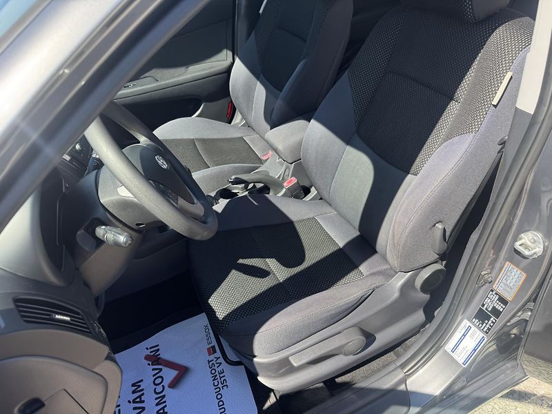 Hyundai i30 (2011) 1.4 CW,2 SADY KOL - fotka 14 z 31