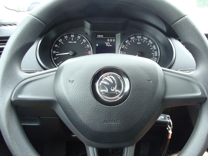 Škoda Octavia 1.6 TDi, 66 kW, klimatizace - fotka 15 z 24