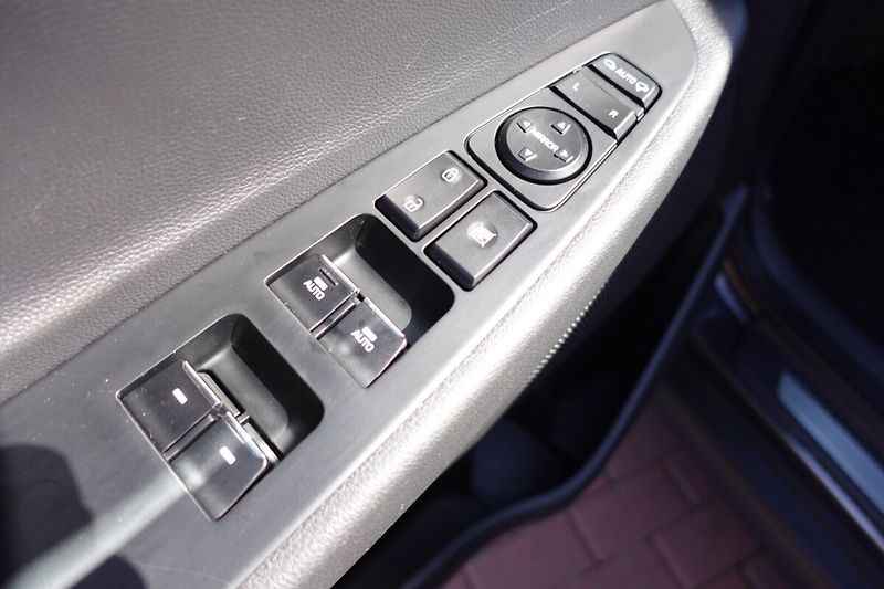 Hyundai Tucson 2,0CRDi A/T 4x4 N-Line - fotka 9 z 32