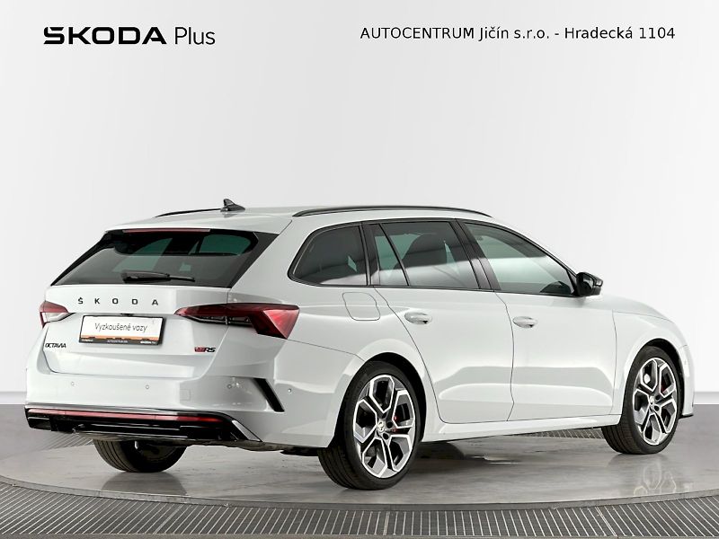 Škoda Octavia (2022) Combi 2.0TSI 180kW RS - fotka 2 z 38