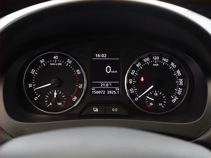 Škoda Rapid (2014) Spaceback 1.2 TSI - fotka 8 z 11