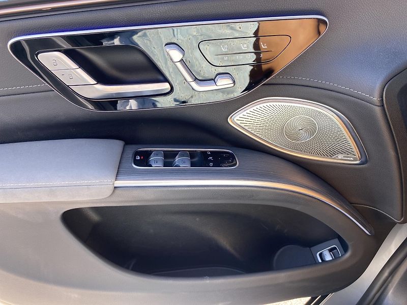 Mercedes-Benz EQS 580 4MATIC SUV AMG - fotka 23 z 27