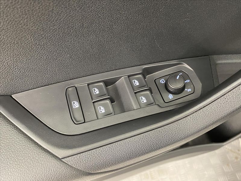 Škoda Karoq 2,0 TDI 85kW Selection - fotka 18 z 27
