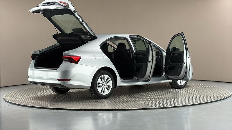 Škoda Octavia 2.0 TDI DSG Ambition - fotka 6 z 23