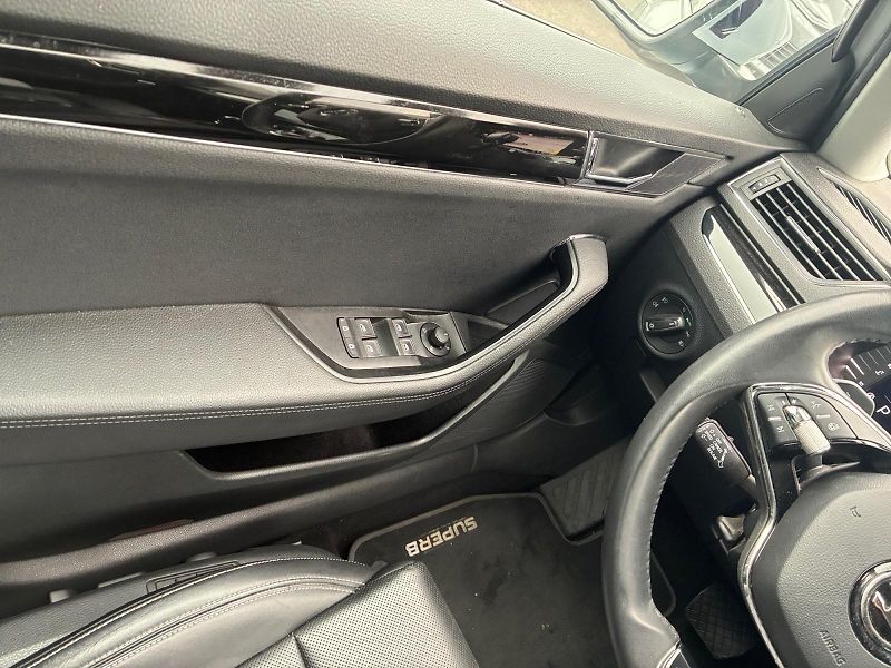 Škoda Superb (2023) L&K 2.0TDI 147kW DSG TAŽNÉ CZ - fotka 11 z 11