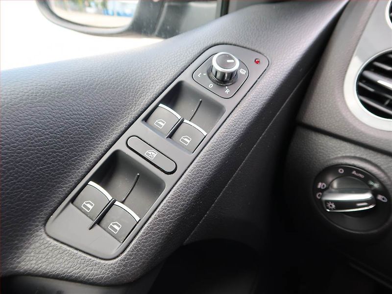 Volkswagen Tiguan (2014) 2.0 TDI, 4X4, Navi, Tempomat - fotka 17 z 17