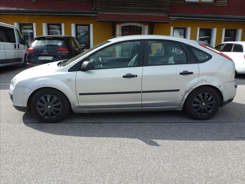 Ford Focus 1,6 16V NOVÁ STK - fotka 13 z 48