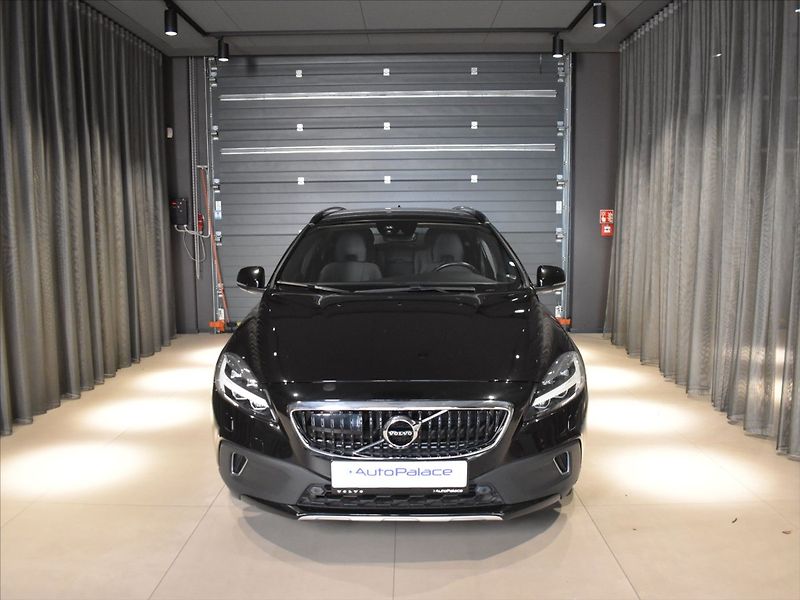 Volvo V40 2,0 D3 Cross Country Adapt.tem - fotka 6 z 25