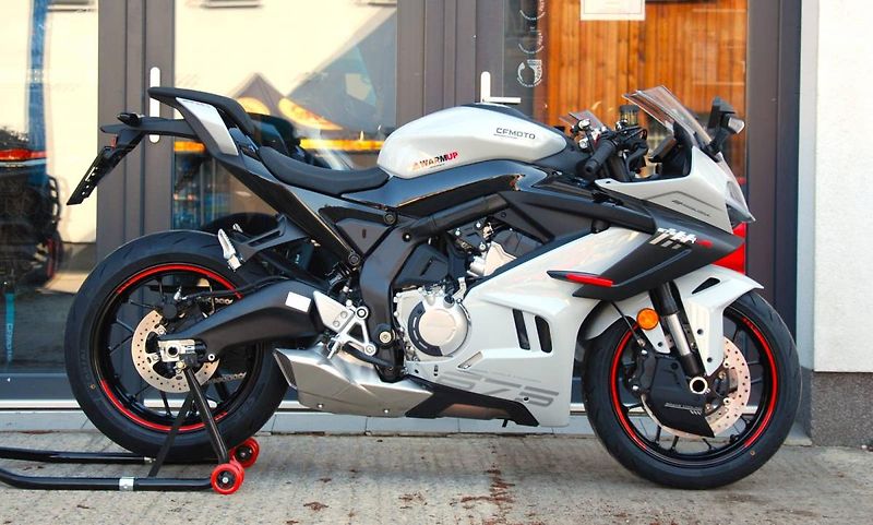 CFMOTO (2026) 675 SR-R GREY - fotka 1 z 25