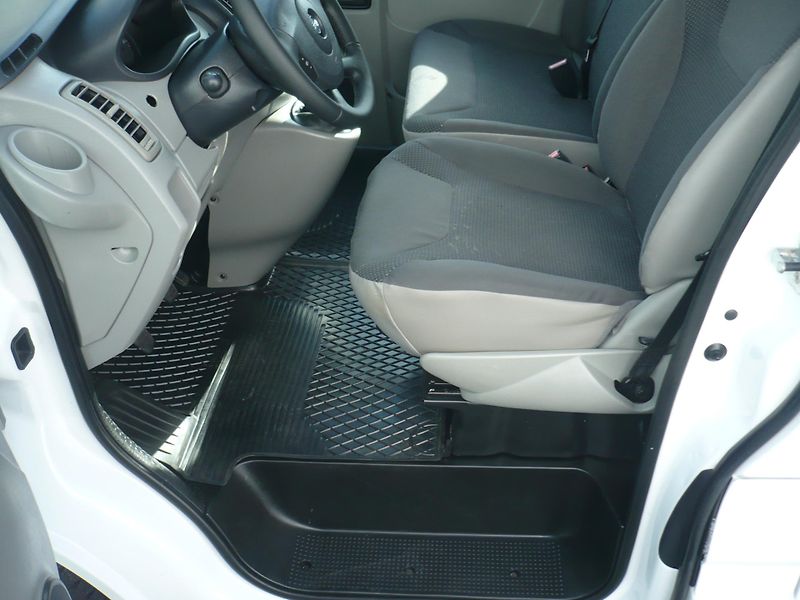 Opel Vivaro 2.0DCI L1H1 Klima - fotka 13 z 24