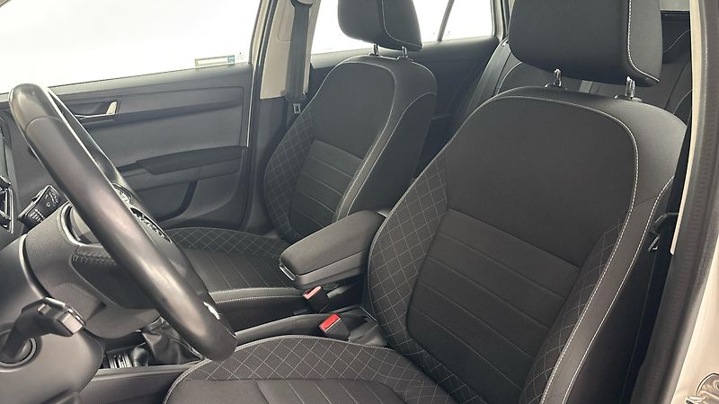 Škoda Fabia 1.0 TSI Ambition Combi - fotka 15 z 25