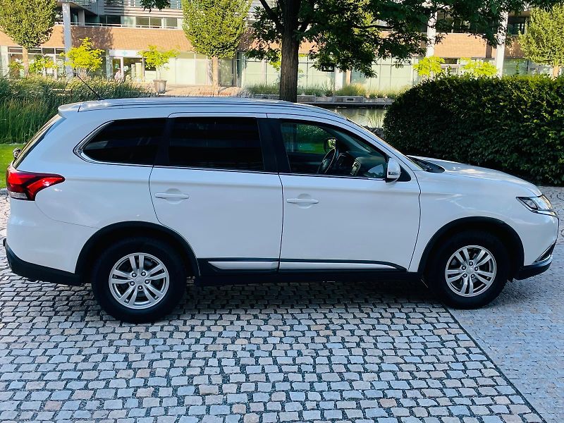 Mitsubishi Outlander 2.0i 1.MAJITEL SERVISKA TAŽNÉ - fotka 10 z 46