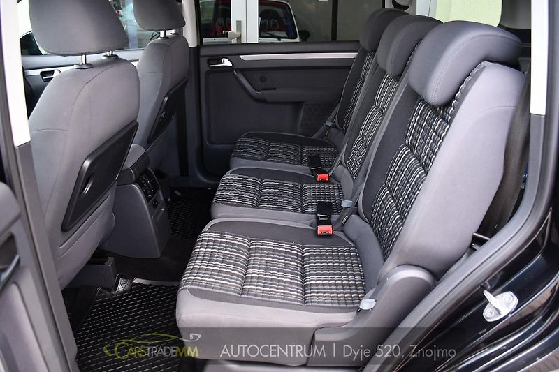 Volkswagen Touran 2.0TDi CROSS NAVI VÝHŘEV - fotka 14 z 48