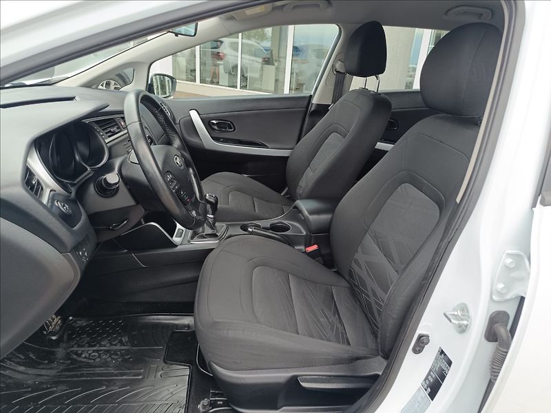 Kia Ceed 1,4 CVVT - fotka 9 z 16