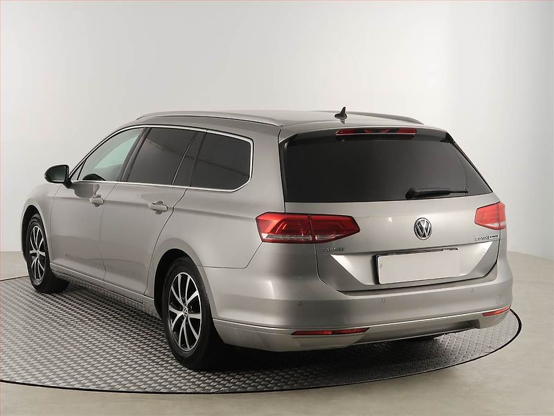 Volkswagen Passat (2015) Comfortline 2.0 TDI, Navi - fotka 4 z 18