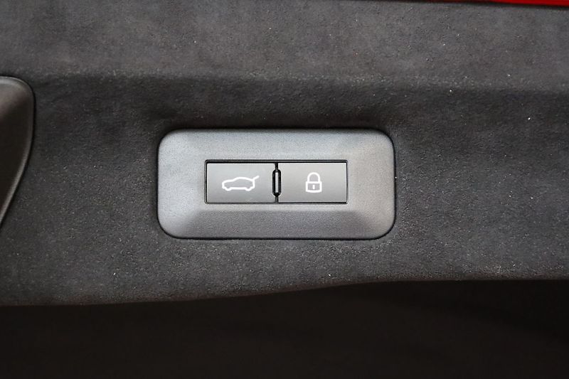 Ferrari Purosangue Lift, Karbon, Pano, Masáž - fotka 7 z 45