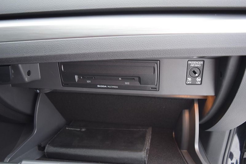 Škoda Superb (2017) 1.4TSI 92kwSTYLE XEN NAVI APP  - fotka 40 z 49