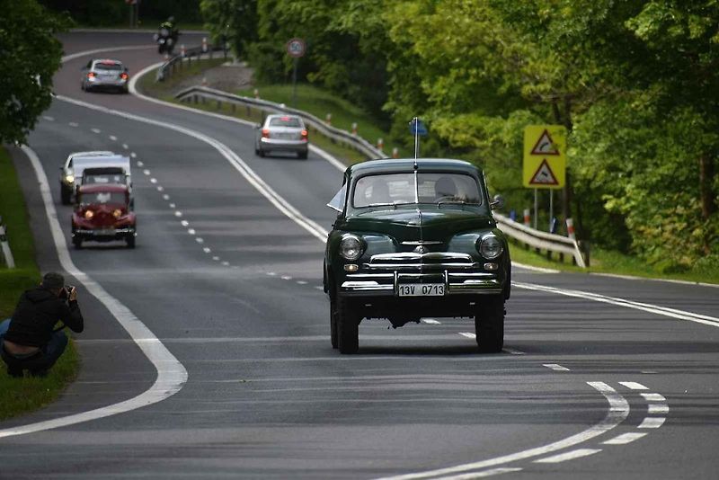 Ve Varnsdorfu se potkali majitelé několika desítek automobilových veteránů.