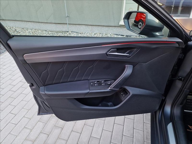 Cupra Leon 1.4TSI e-HYBRID 180kW DSG ST - fotka 38 z 50
