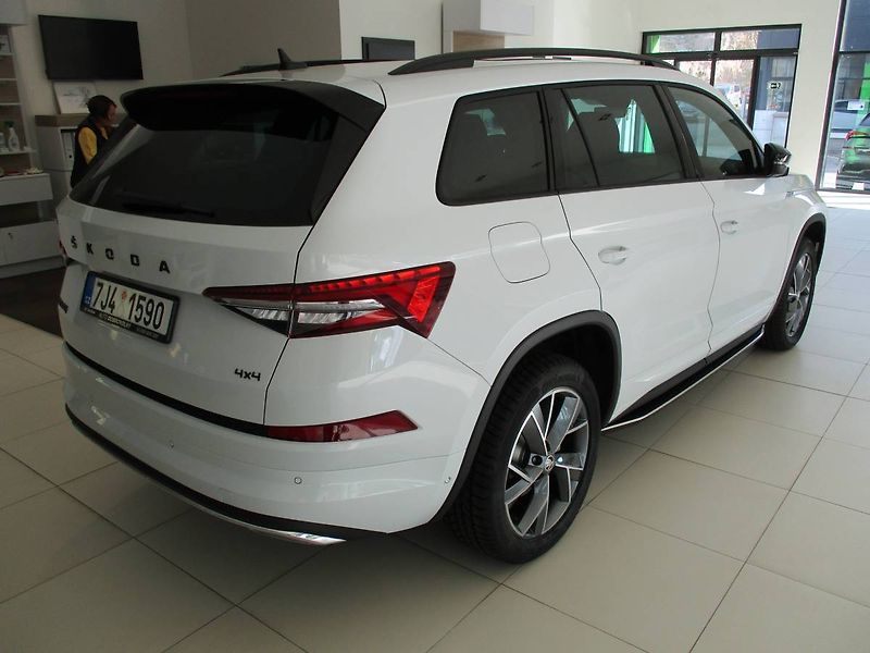 Škoda Kodiaq Sportline 2,0TDI/147kW 4x4 DSG - fotka 11 z 14