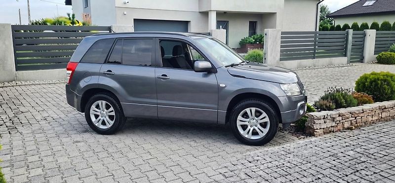 Suzuki Grand Vitara 2.0 benzin  Rezervace - fotka 42 z 43