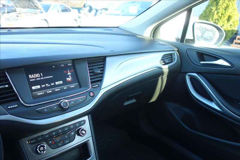 Opel Astra 1,6 CDTi 81KW, ČR, 1 MAJITEL. - fotka 32 z 33