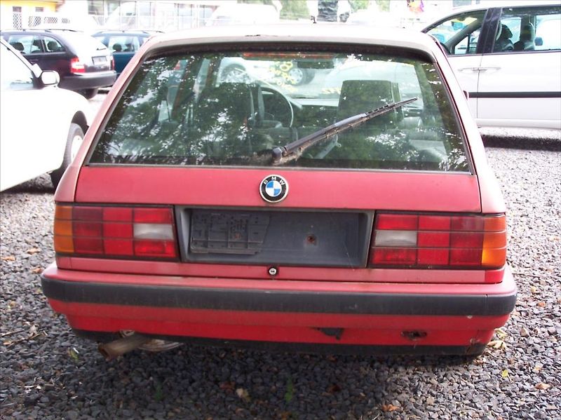 BMW Řada 3 1.8 VETERÁN Vada motoru, koroz - fotka 5 z 15