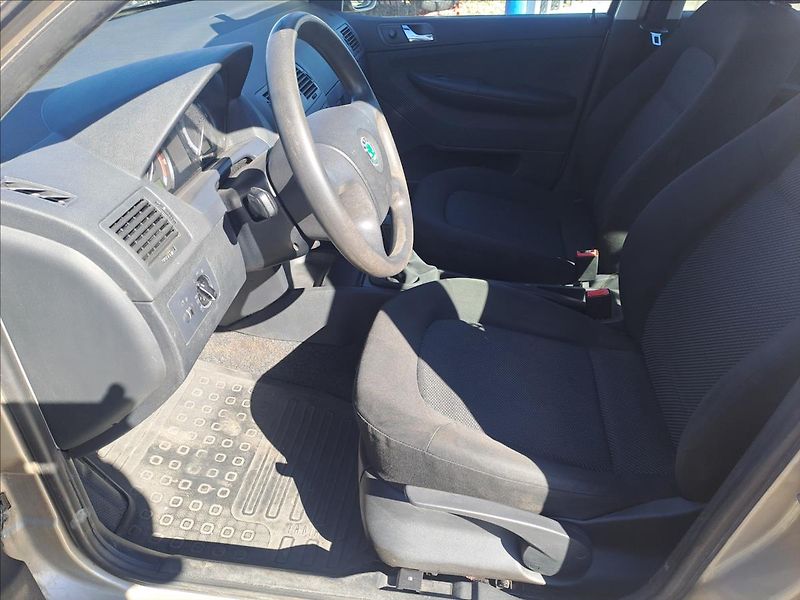 Škoda Fabia 1,2 i BEZ DOKLADŮ - fotka 5 z 10