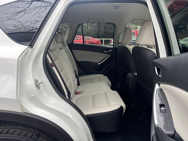 Mazda CX-5 2.2D/2017/MAN6,4X4-ZÁRUKA12-36 - fotka 21 z 54