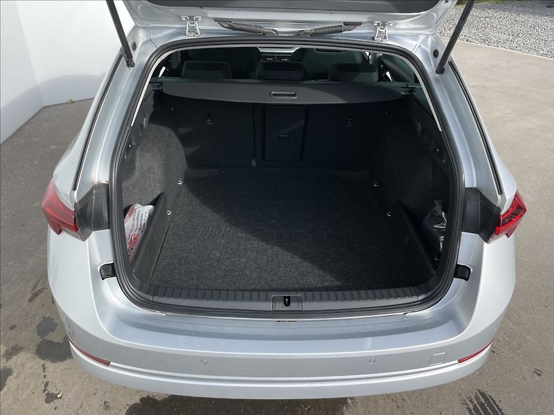Škoda Octavia 2,0 TDI Combi Style NAVI+PDC - fotka 24 z 24