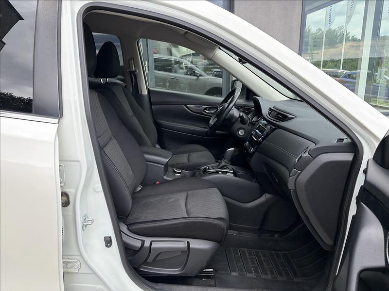 Nissan X-Trail 2,0 Xtronic 4x4 Acenta - fotka 15 z 19