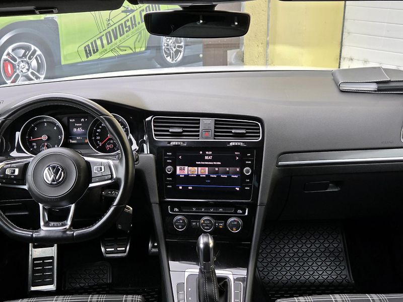 Volkswagen Golf 2,0GTD 135kW DSG, DPH, SERVIS  - fotka 36 z 51