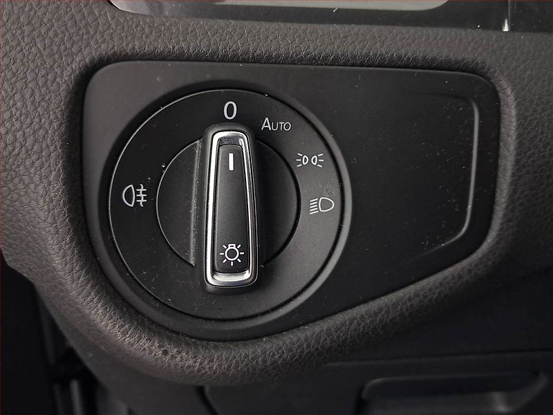 Volkswagen Golf (2018) 32 kWh - 37 Ah, Automat - fotka 22 z 23
